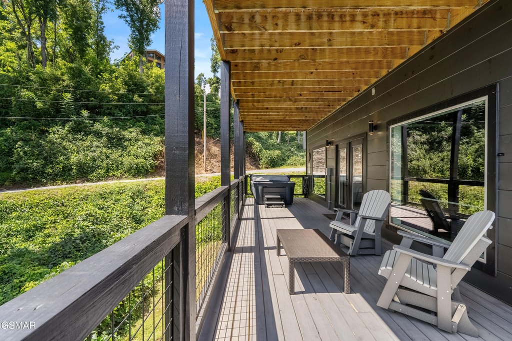 Gatlinburg, Tennessee, 37738, United States, 1 Bedroom Bedrooms, ,2 BathroomsBathrooms,Residential,Forsale,1999465