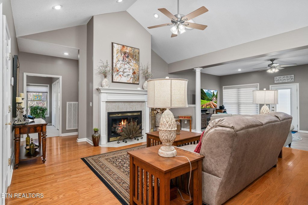 Crossville, Tennessee, 38558, United States, 4 Bedrooms Bedrooms, ,2.5 BathroomsBathrooms,Residential,Forsale,1996605