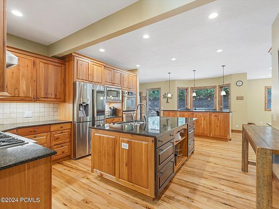 Salt Lake City, Utah, 84108, United States, 5 Bedrooms Bedrooms, ,5 BathroomsBathrooms,Residential,Forsale,2000240