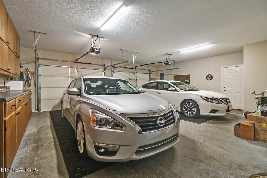 Crossville, Tennessee, 38558, United States, 3 Bedrooms Bedrooms, ,2 BathroomsBathrooms,Residential,Forsale,1952855