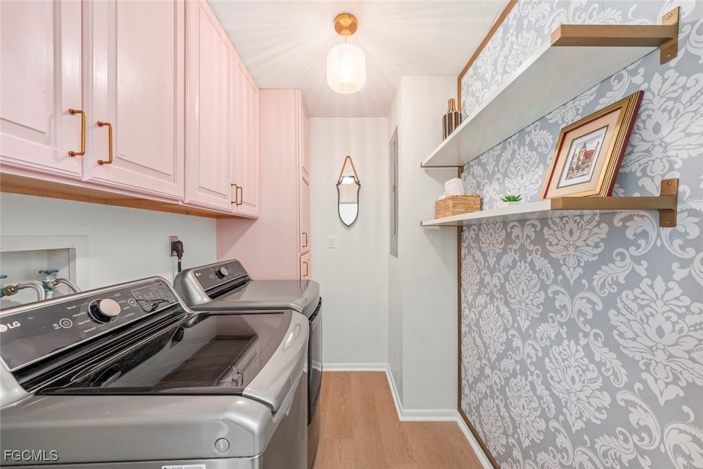 Sanibel, Florida, 33957, United States, 4 Bedrooms Bedrooms, ,3 BathroomsBathrooms,Residential,Forsale,2004791