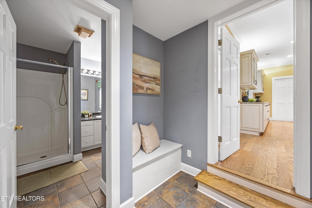 Maryville, Tennessee, 37803, United States, 5 Bedrooms Bedrooms, ,5.5 BathroomsBathrooms,Residential,Forsale,1999469