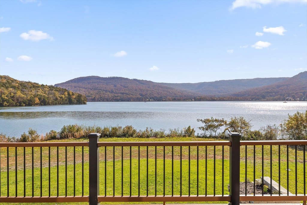 Jasper, Tennessee, 37347, United States, 5 Bedrooms Bedrooms, ,6.5 BathroomsBathrooms,Residential,Forsale,2009602