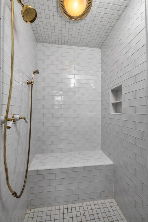 Chattanooga, Tennessee, 37404, United States, 5 Bedrooms Bedrooms, ,4 BathroomsBathrooms,Residential,Forsale,1963589