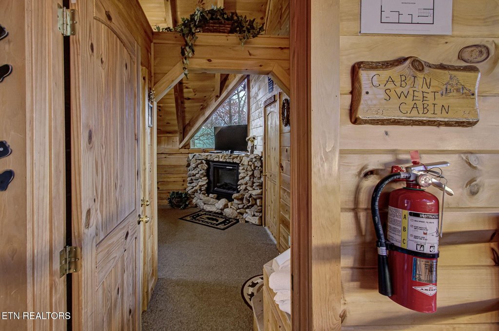 Sevierville, Tennessee, 37862, United States, 1 Bedroom Bedrooms, ,3 BathroomsBathrooms,Residential,Forsale,2012717