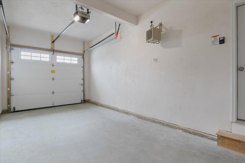 Kittery, Maine, 03904, United States, 2 Bedrooms Bedrooms, ,2 BathroomsBathrooms,Residential,Forsale,1952886