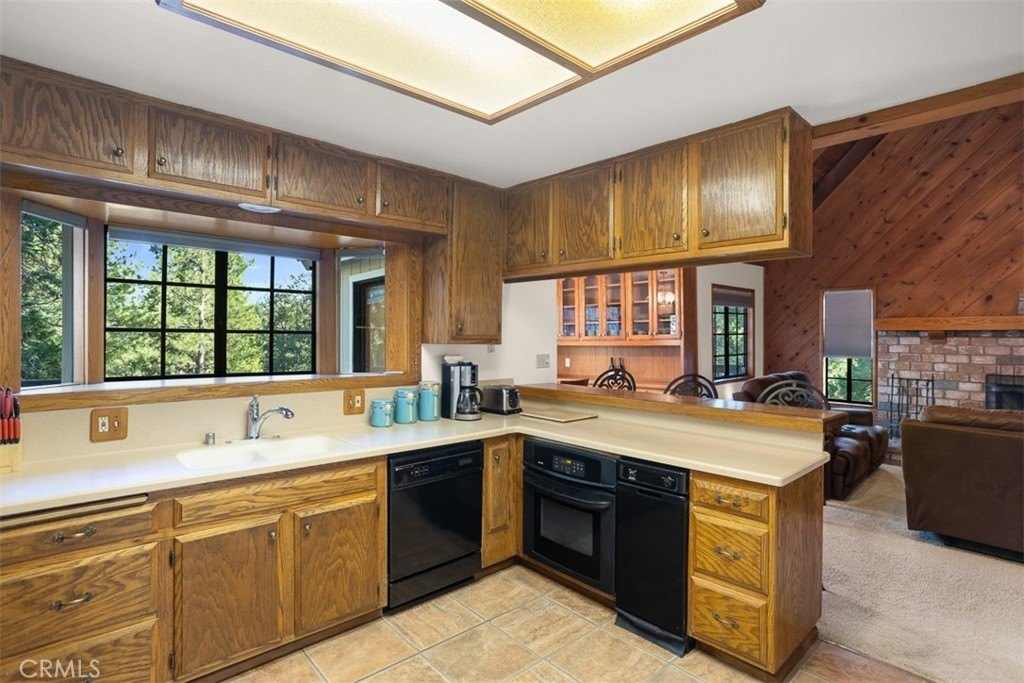 Lake Arrowhead, California, 92352, United States, 5 Bedrooms Bedrooms, ,3.5 BathroomsBathrooms,Residential,Forsale,1953304