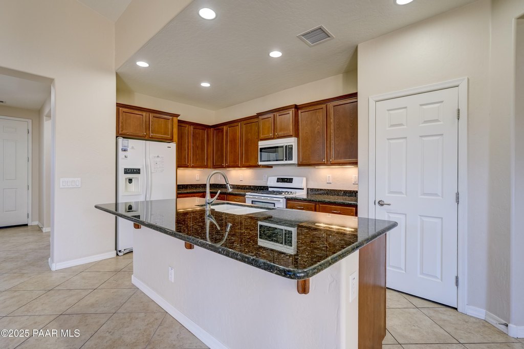 Prescott Valley, Arizona, 86314, United States, 3 Bedrooms Bedrooms, ,2 BathroomsBathrooms,Residential,Forsale,2011282