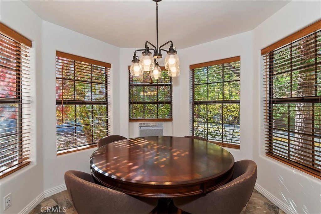 Lake Arrowhead, California, 92352, United States, 4 Bedrooms Bedrooms, ,3 BathroomsBathrooms,Residential,Forsale,2004860