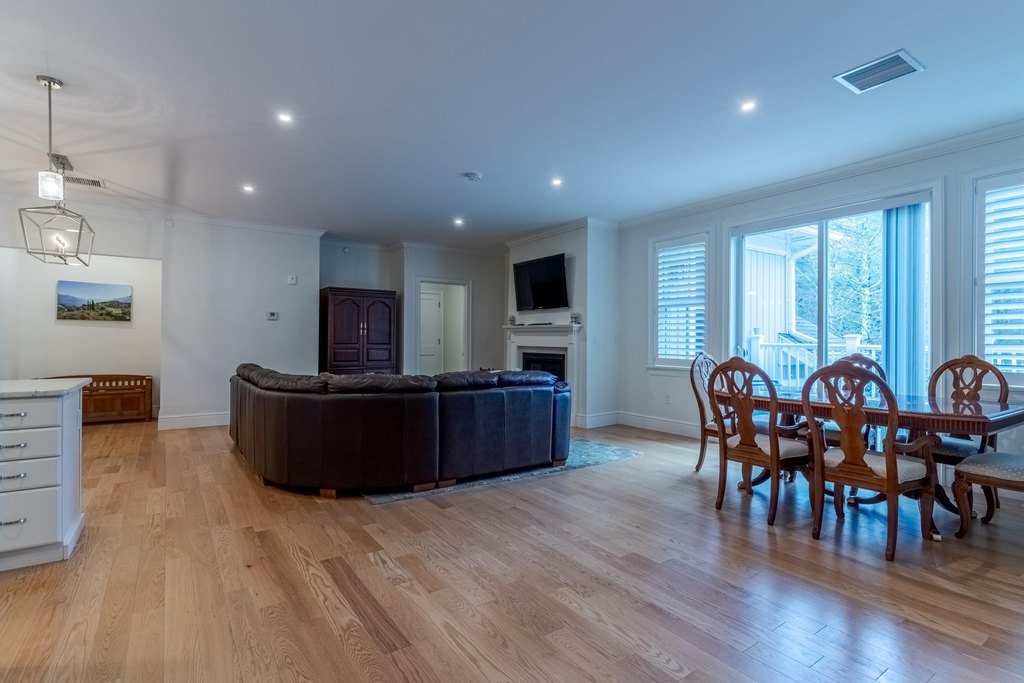 Exeter, New Hampshire, 03833, United States, 2 Bedrooms Bedrooms, ,2 BathroomsBathrooms,Residential,Forsale,2004718