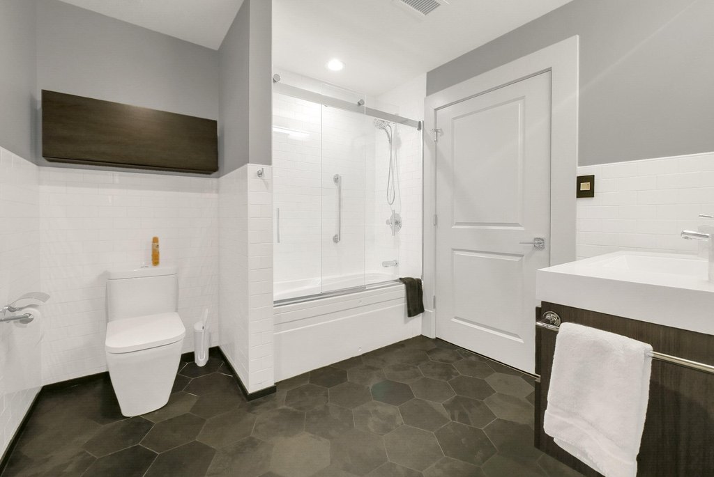 Chattanooga, Tennessee, 37402, United States, 2 Bedrooms Bedrooms, ,2 BathroomsBathrooms,Residential,Forsale,2004676