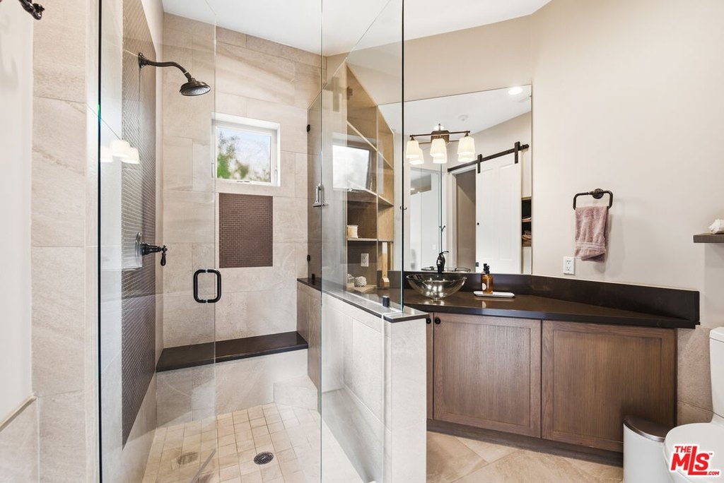 Malibu, California, 90265, United States, 4 Bedrooms Bedrooms, ,3.5 BathroomsBathrooms,Residential,Forsale,2009613