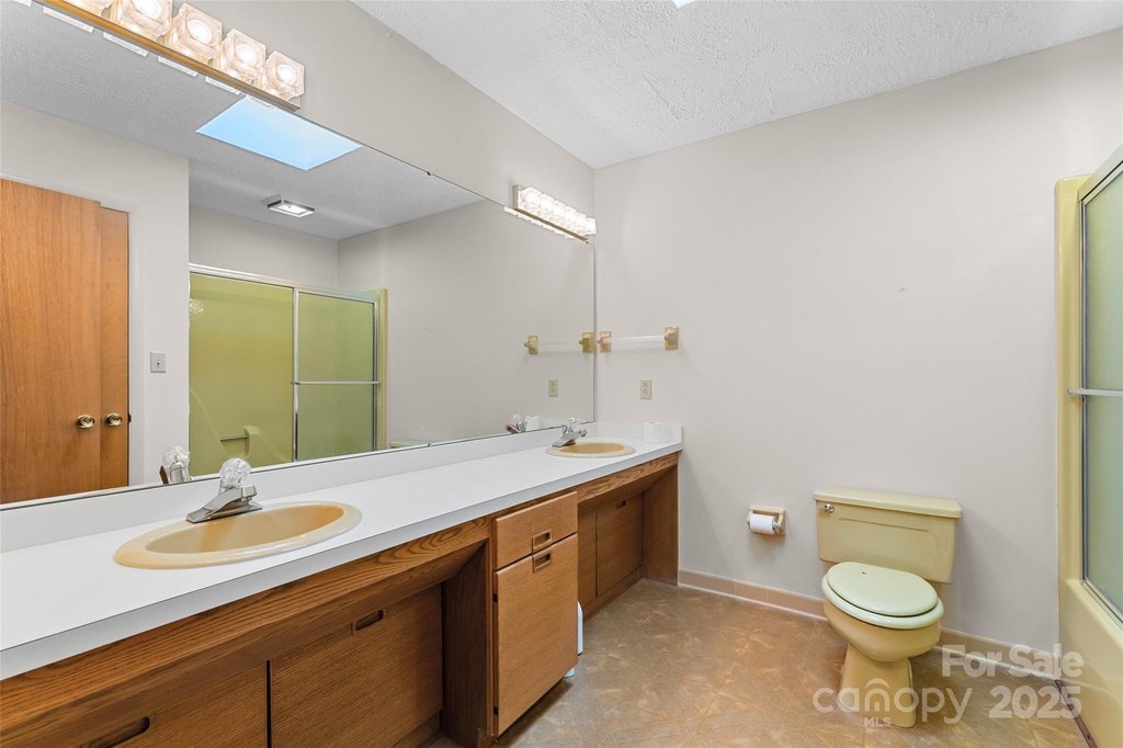 Asheville, North Carolina, 28806, United States, 4 Bedrooms Bedrooms, ,6.5 BathroomsBathrooms,Residential,Forsale,2011987