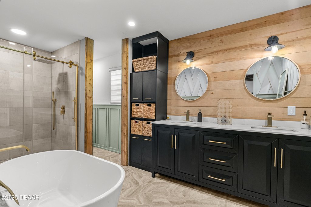 DeLand, Florida, 32720, United States, 4 Bedrooms Bedrooms, ,3 BathroomsBathrooms,Residential,Forsale,1964568