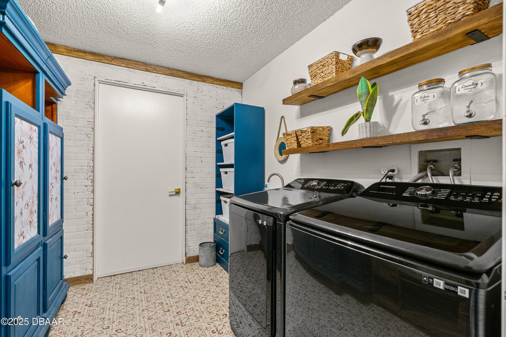 DeLand, Florida, 32720, United States, 4 Bedrooms Bedrooms, ,3 BathroomsBathrooms,Residential,Forsale,1964568