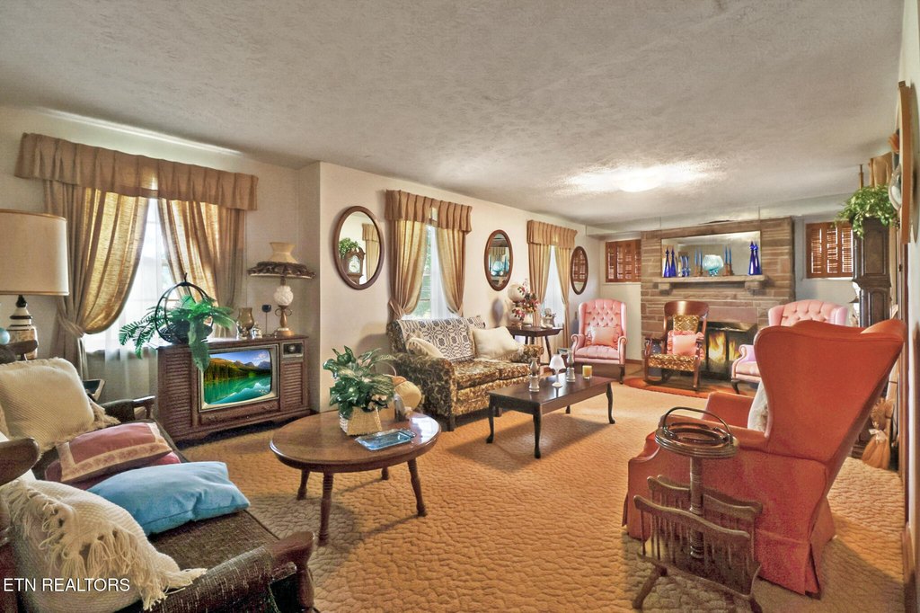 Crossville, Tennessee, 38555, United States, 3 Bedrooms Bedrooms, ,2 BathroomsBathrooms,Residential,Forsale,1952854