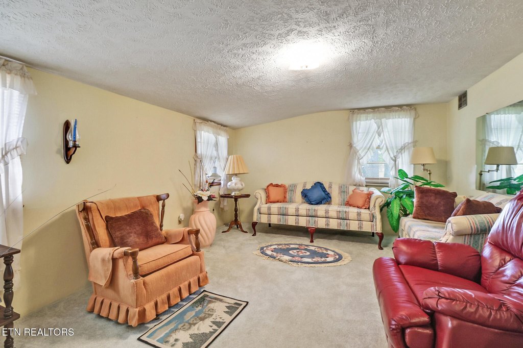 Crossville, Tennessee, 38555, United States, 3 Bedrooms Bedrooms, ,2 BathroomsBathrooms,Residential,Forsale,1952854