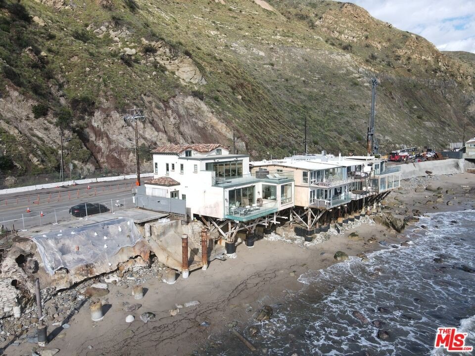Malibu, California, 90265, United States, 3 Bedrooms Bedrooms, ,3 BathroomsBathrooms,Residential,Forsale,2009630