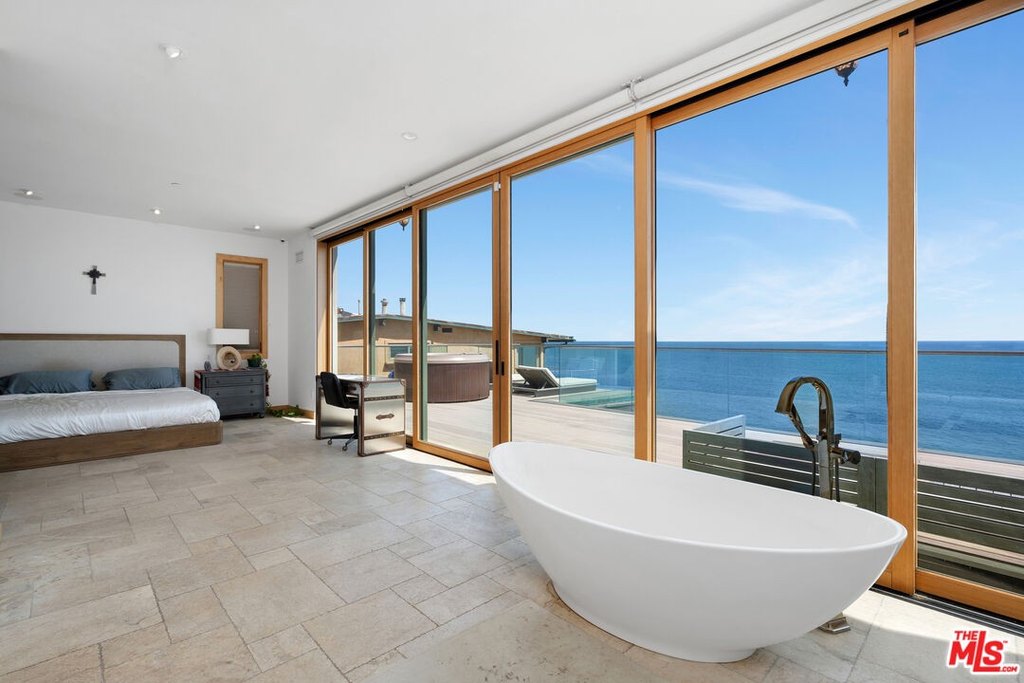 Malibu, California, 90265, United States, 3 Bedrooms Bedrooms, ,3 BathroomsBathrooms,Residential,Forsale,2009630