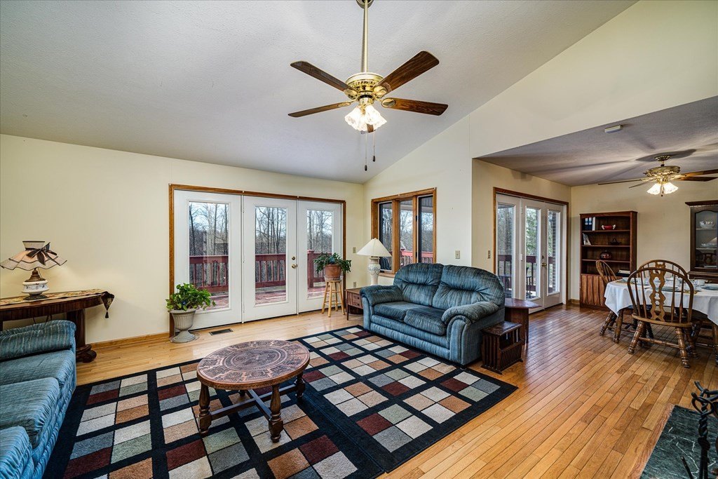 Monterey, Tennessee, 38574, United States, 4 Bedrooms Bedrooms, ,3 BathroomsBathrooms,Residential,Forsale,1954065