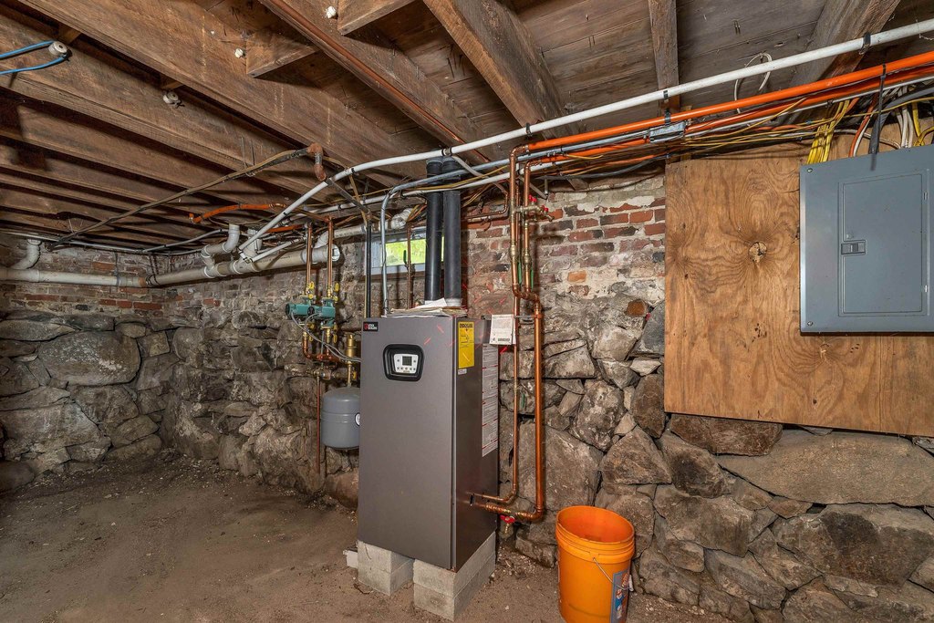 Wolfeboro, New Hampshire, 03894, United States, 3 Bedrooms Bedrooms, ,2 BathroomsBathrooms,Residential,Forsale,2010623