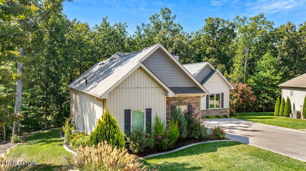 Loudon, Tennessee, 37774, United States, 3 Bedrooms Bedrooms, ,3.5 BathroomsBathrooms,Residential,Forsale,1960210