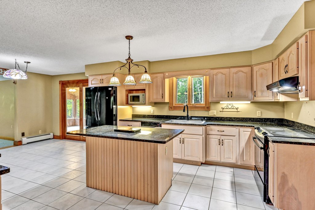 Wayne, Maine, 04284, United States, 4 Bedrooms Bedrooms, ,3 BathroomsBathrooms,Residential,Forsale,2004722