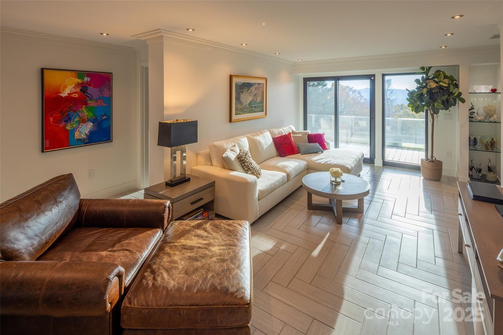 Asheville, North Carolina, 28804, United States, 3 Bedrooms Bedrooms, ,3.5 BathroomsBathrooms,Residential,Forsale,2011989