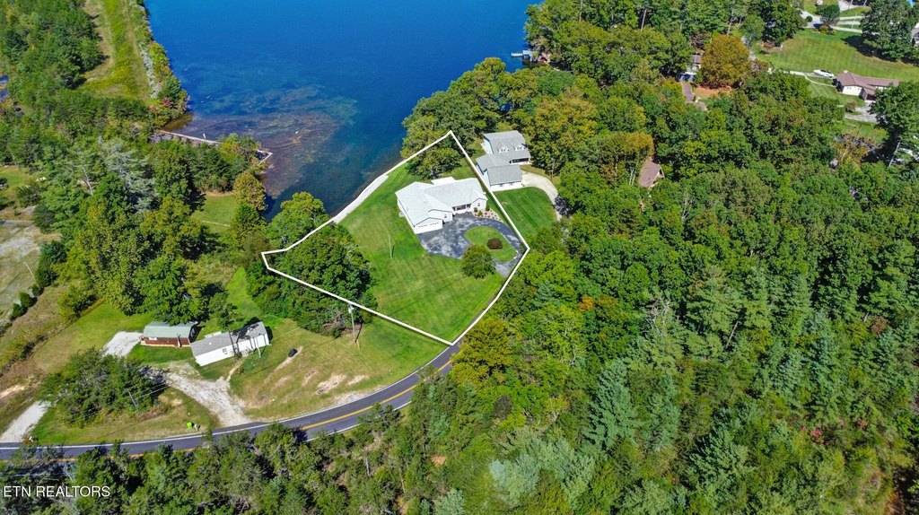 Crossville, Tennessee, 38572, United States, 3 Bedrooms Bedrooms, ,3.5 BathroomsBathrooms,Residential,Forsale,1968515