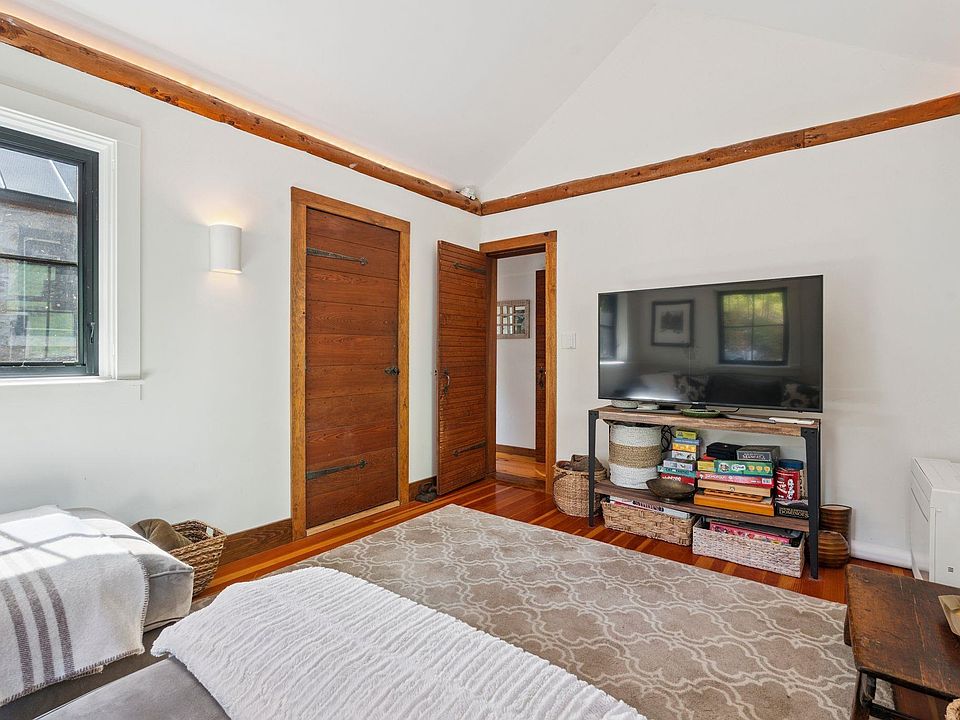 Pomfret, Vermont, 05067, United States, 4 Bedrooms Bedrooms, ,2.5 BathroomsBathrooms,Residential,Forsale,2004853