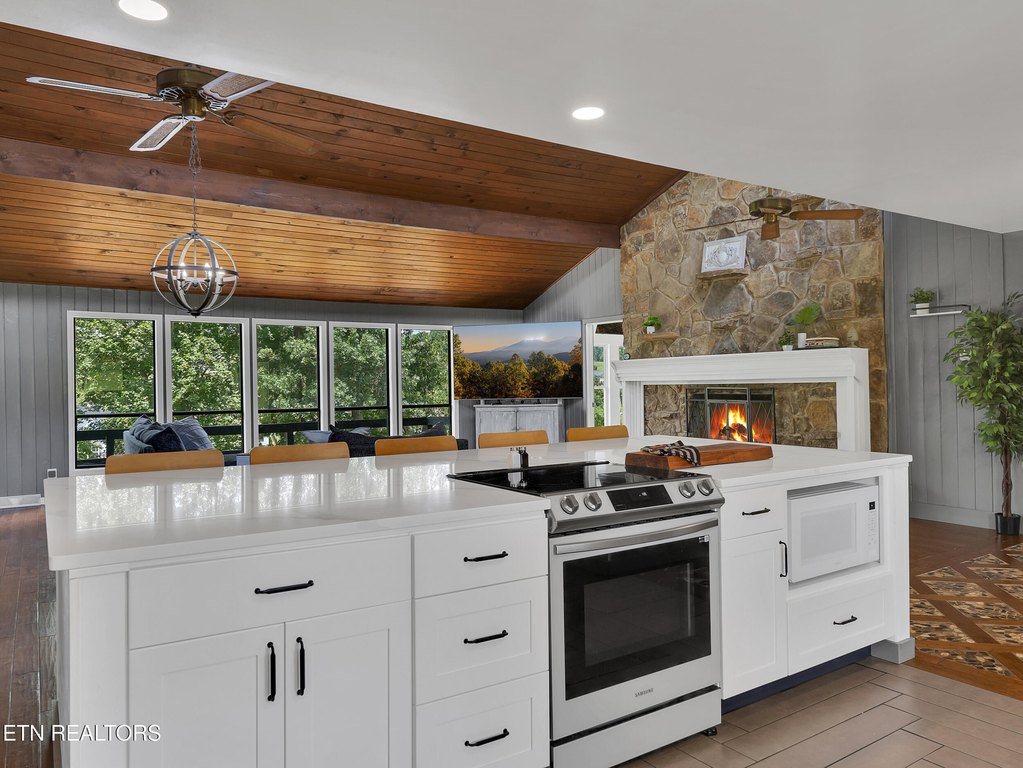 Knoxville, Tennessee, 37920, United States, 3 Bedrooms Bedrooms, ,5.5 BathroomsBathrooms,Residential,Forsale,1959681