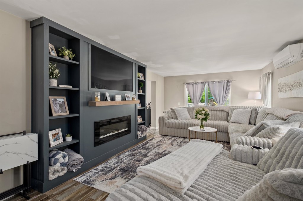 Gilford, New Hampshire, 03249, United States, 4 Bedrooms Bedrooms, ,2.5 BathroomsBathrooms,Residential,Forsale,2004032