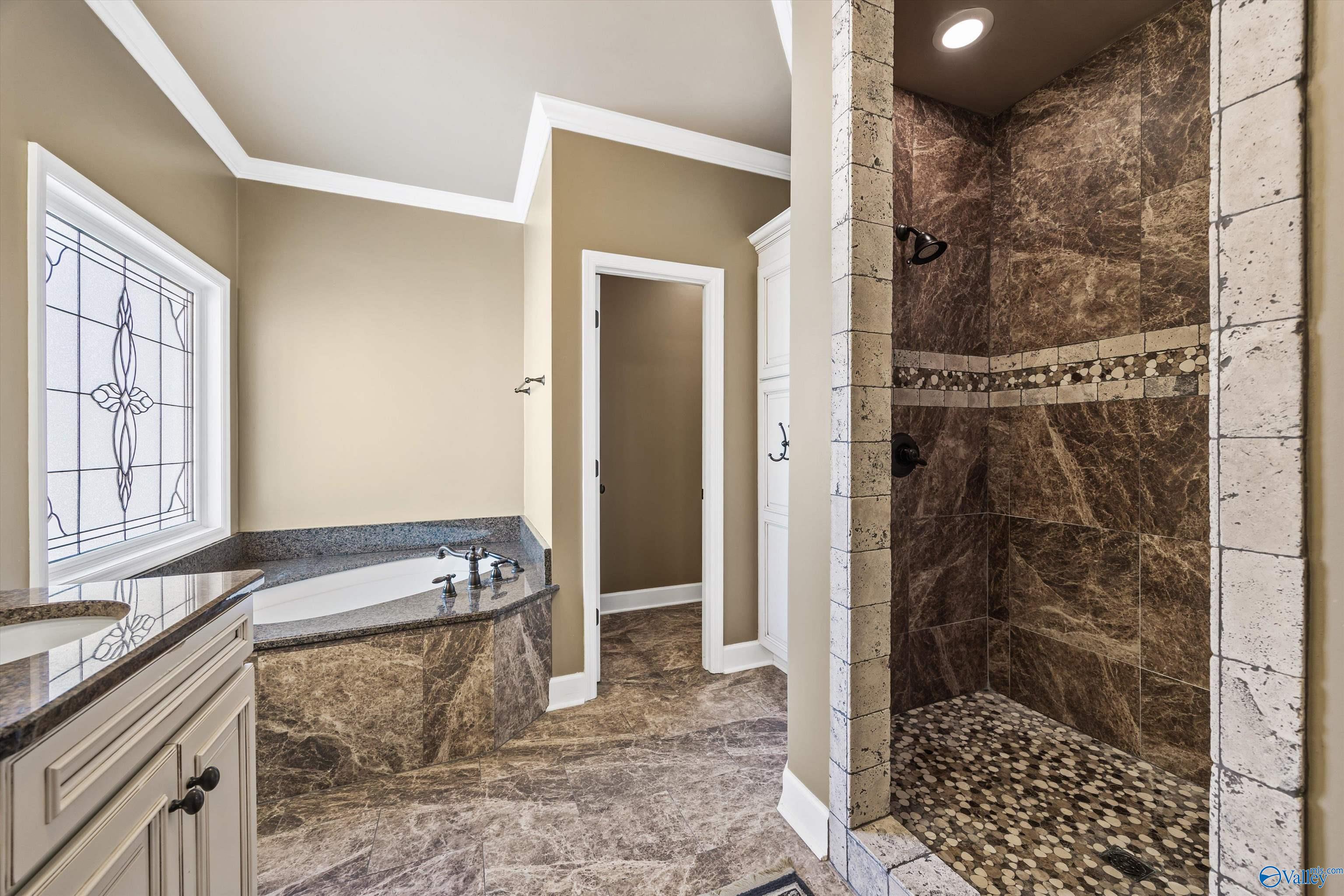 Owens Cross Roads, Alabama, 35763, United States, 5 Bedrooms Bedrooms, ,2.5 BathroomsBathrooms,Residential,Forsale,2007713