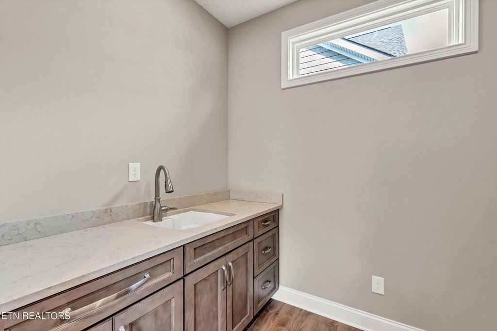 Loudon, Tennessee, 37774, United States, 3 Bedrooms Bedrooms, ,3 BathroomsBathrooms,Residential,Forsale,1910204