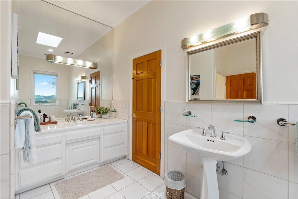 Paso Robles, California, 93446, United States, 6 Bedrooms Bedrooms, ,4.5 BathroomsBathrooms,Residential,Forsale,2009028