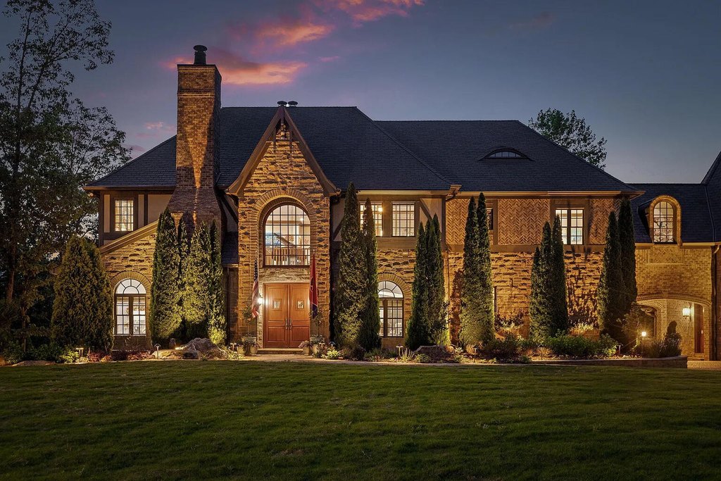 Signal Mountain, Tennessee, 37377, United States, 6 Bedrooms Bedrooms, ,6.5 BathroomsBathrooms,Residential,Forsale,1922158