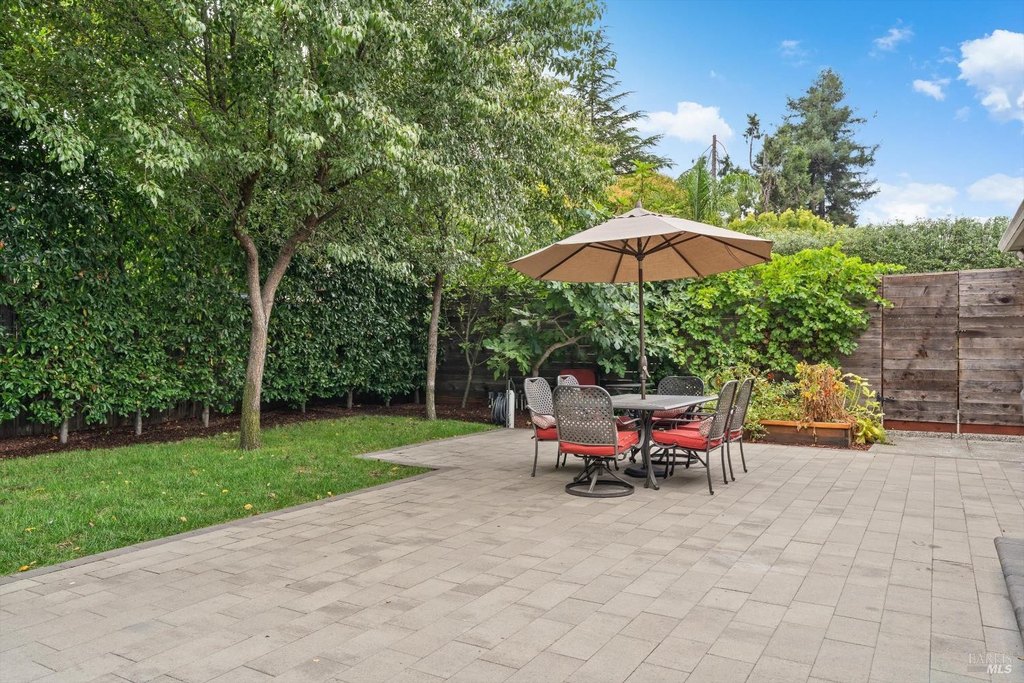 Santa Rosa, California, 95407, United States, 2 Bedrooms Bedrooms, ,1 BathroomBathrooms,Residential,Forsale,1985915