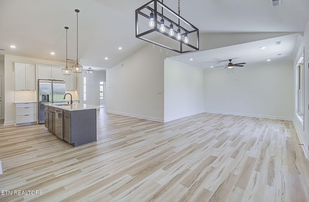 Vonore, Tennessee, 37885, United States, 3 Bedrooms Bedrooms, ,2 BathroomsBathrooms,Residential,Forsale,1910198