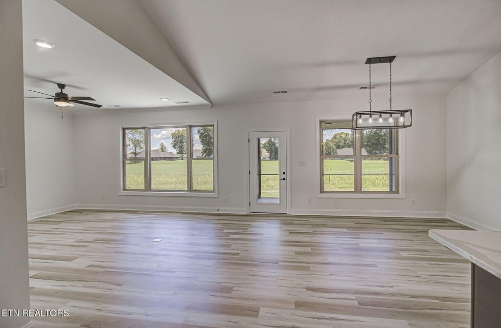 Vonore, Tennessee, 37885, United States, 3 Bedrooms Bedrooms, ,2 BathroomsBathrooms,Residential,Forsale,1910198