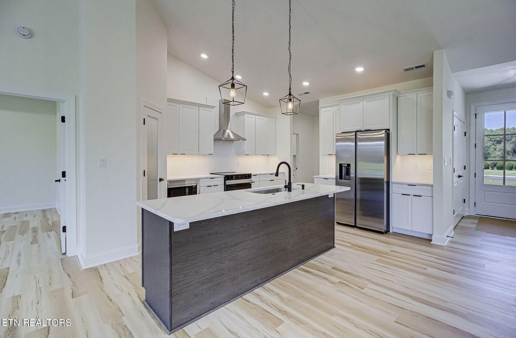 Vonore, Tennessee, 37885, United States, 3 Bedrooms Bedrooms, ,2 BathroomsBathrooms,Residential,Forsale,1910198