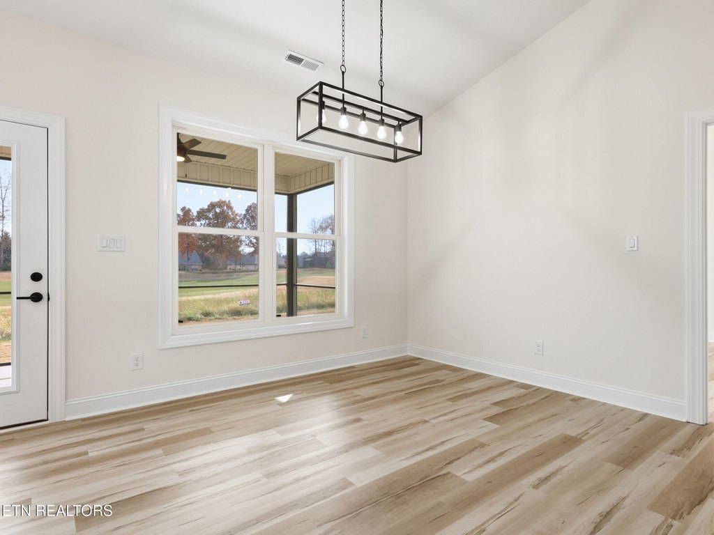 Vonore, Tennessee, 37885, United States, 3 Bedrooms Bedrooms, ,2 BathroomsBathrooms,Residential,Forsale,1910198