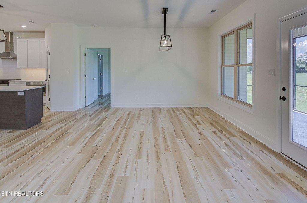 Vonore, Tennessee, 37885, United States, 3 Bedrooms Bedrooms, ,2 BathroomsBathrooms,Residential,Forsale,1910199