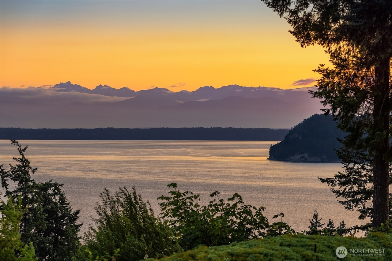 Mukilteo, Washington, 98275, United States, 4 Bedrooms Bedrooms, ,4 BathroomsBathrooms,Residential,Forsale,2009203