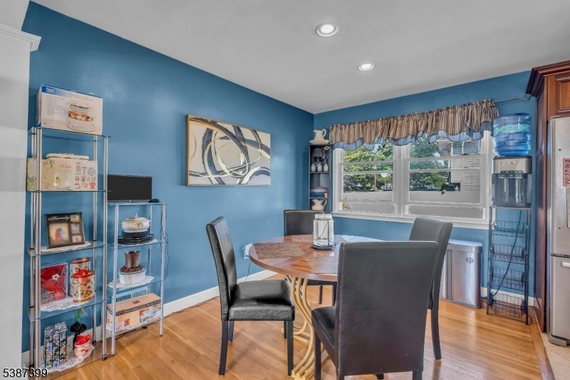 Linden City, New Jersey, 07036, United States, 3 Bedrooms Bedrooms, ,2 BathroomsBathrooms,Residential,Forsale,1994039