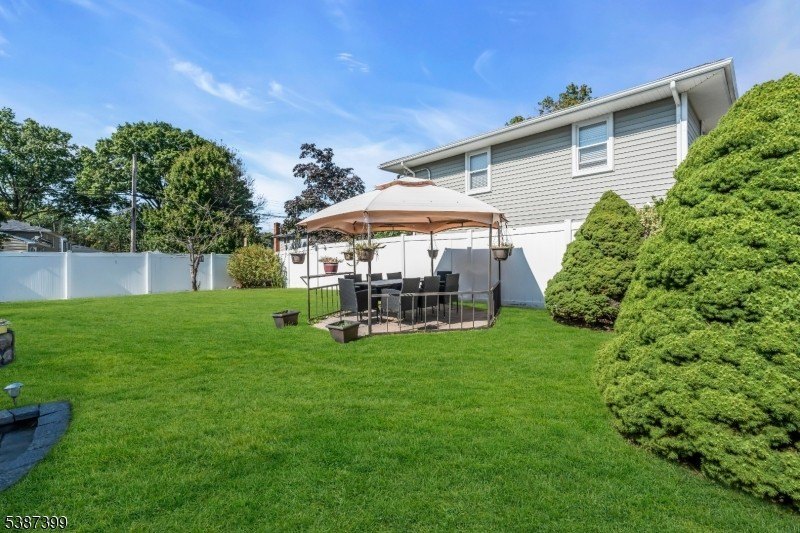 Linden City, New Jersey, 07036, United States, 3 Bedrooms Bedrooms, ,2 BathroomsBathrooms,Residential,Forsale,1994039