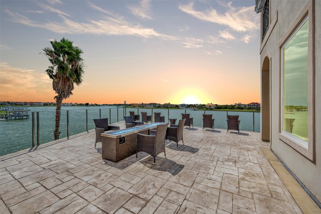 Seabrook, Texas, 77586, United States, 5 Bedrooms Bedrooms, ,4 BathroomsBathrooms,Residential,Forsale,1954136