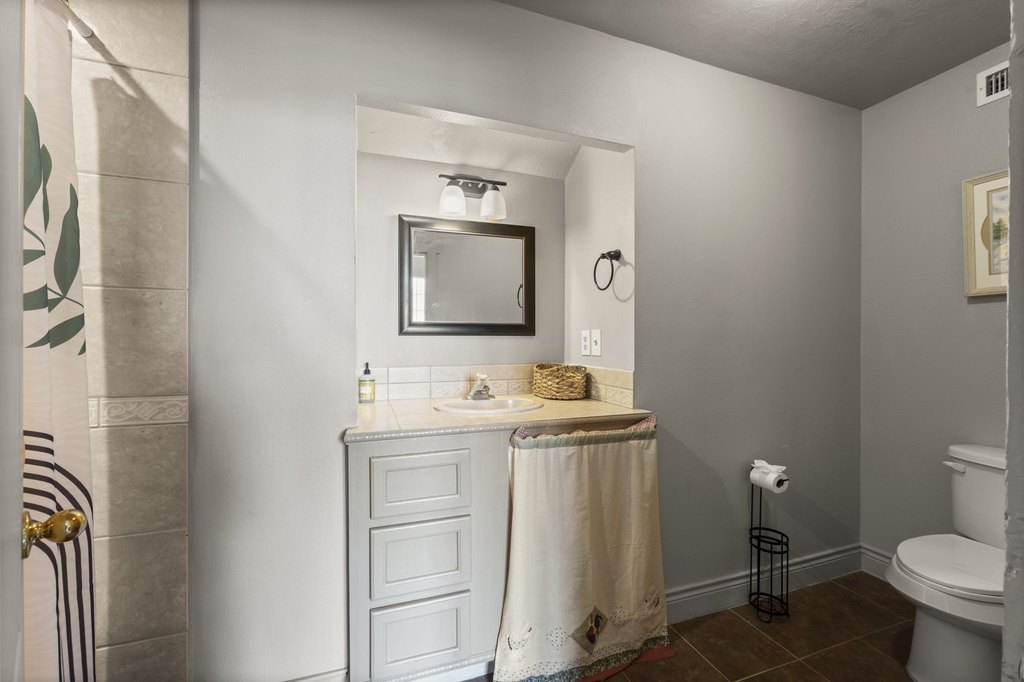 Montgomery, Texas, 77316, United States, 5 Bedrooms Bedrooms, ,3 BathroomsBathrooms,Residential,Forsale,1973417