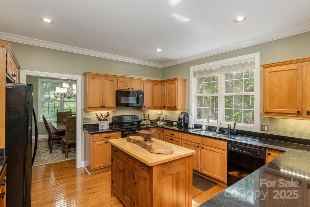 Flat Rock, North Carolina, 28731, United States, 3 Bedrooms Bedrooms, ,3 BathroomsBathrooms,Residential,Forsale,1985995