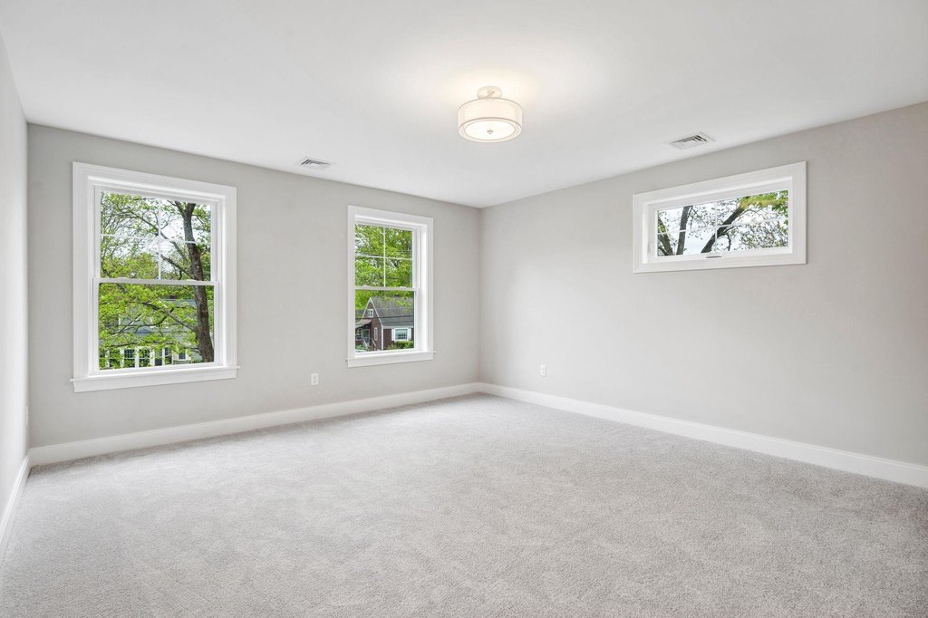 Kittery, Maine, 03905, United States, 4 Bedrooms Bedrooms, ,2.5 BathroomsBathrooms,Residential,Forsale,2002410