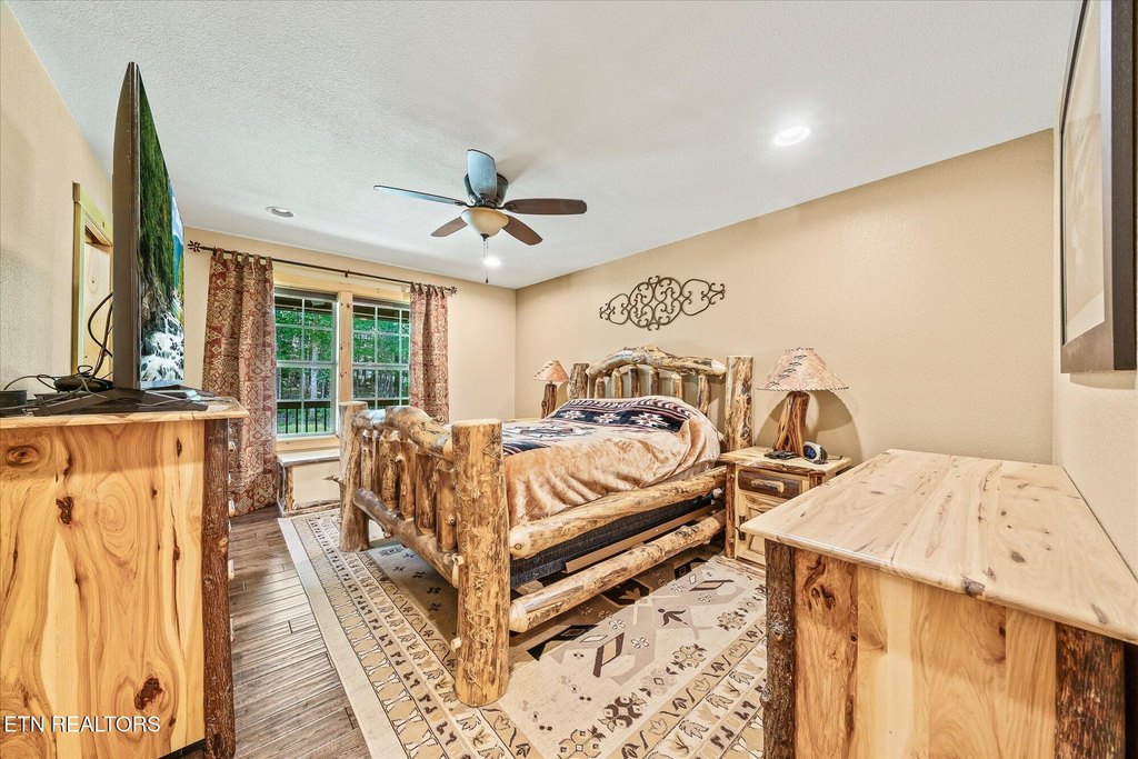 Jamestown, Tennessee, 38556, United States, 2 Bedrooms Bedrooms, ,2.5 BathroomsBathrooms,Residential,Forsale,1929822